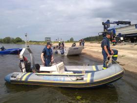 Das Schlauchboot 1t des OV Friedrichshain-Kreuzberg in Aktion
